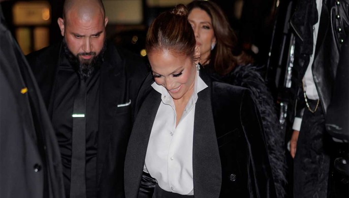 Jennifer Lopez in smoking