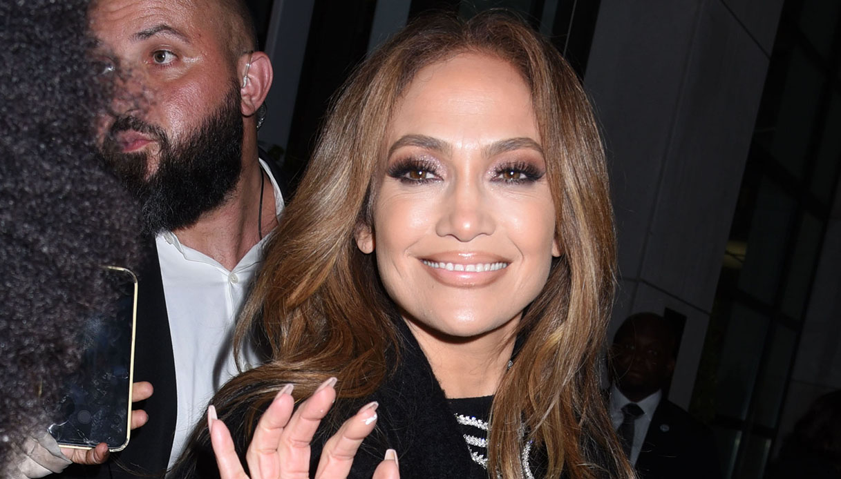 Jennifer Lopez presenta il film "The Mother"