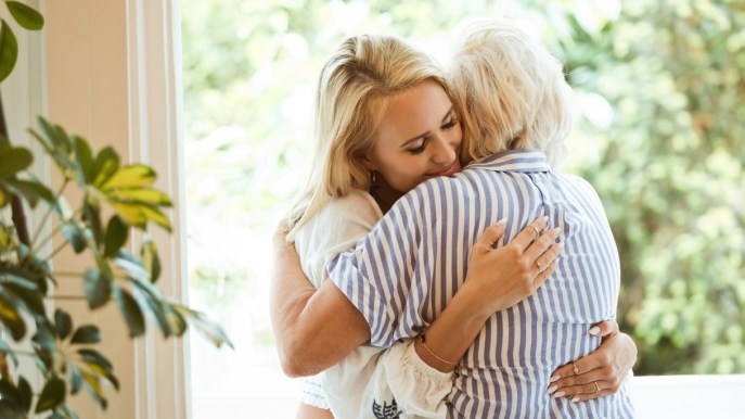 Perché dovresti abbracciare ogni giorno i tuoi genitori, prima che sia troppo tardi