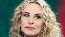 Antonella Clerici sta male, salta “È sempre mezzogiorno”: “Sono ko”