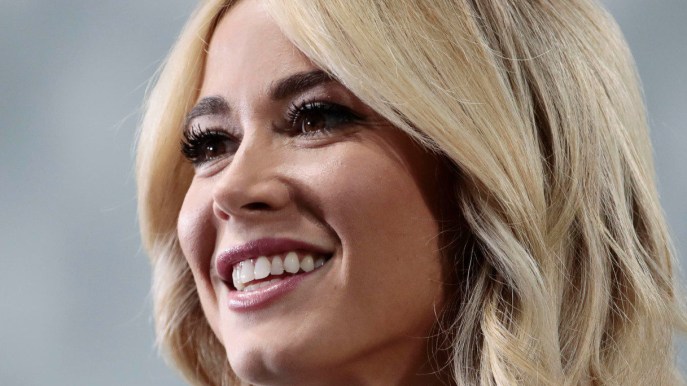 Scudetto Napoli, Diletta Leotta incinta scopre il pancione col tailleur fluo