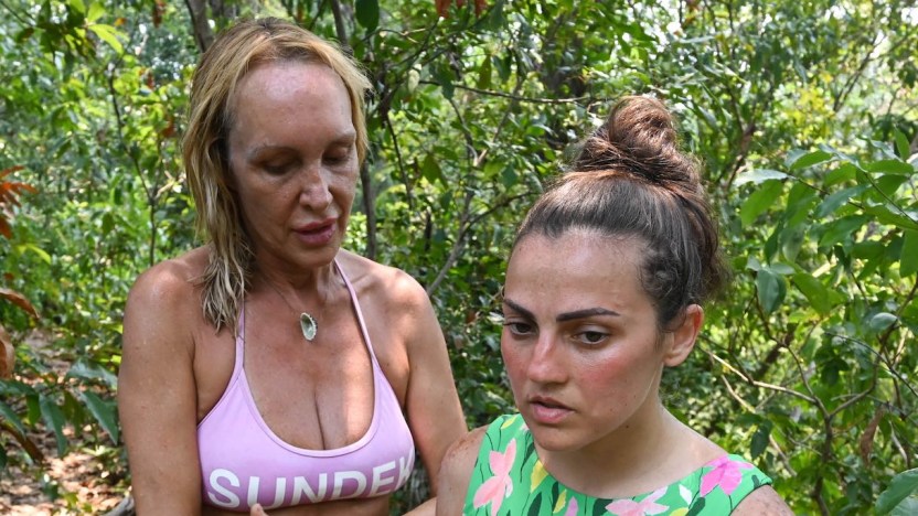 “Isola dei Famosi”, Fiore e Cristina scelgono per tutti: scoppia la lite