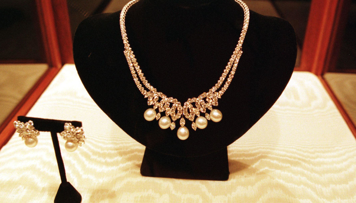 Lady Diana il suo gioiello all'asta