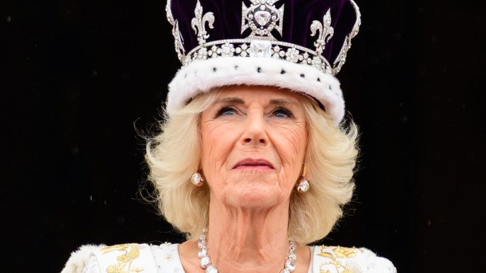 Chi è Bruce Oldfield, lo stilista che ha vestito la Regina Camilla (amato da Diana)