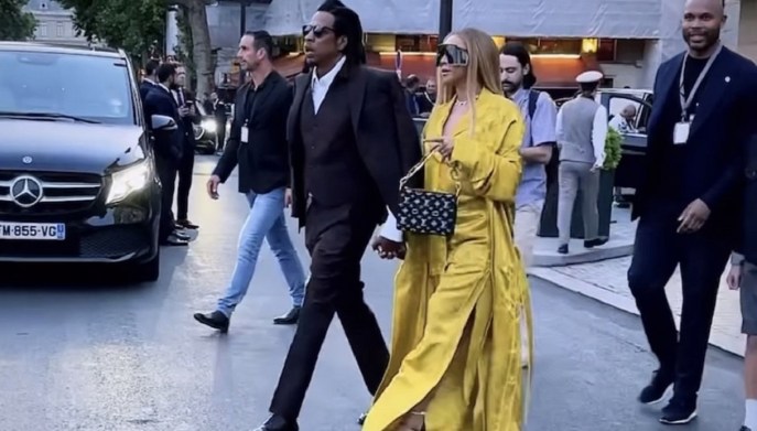 Beyoncé alla sfilata di Pharrell Williams