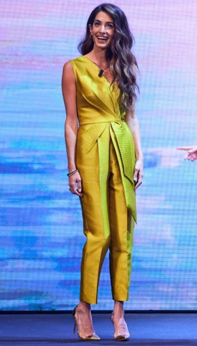 Amal Alamuddin in giallo