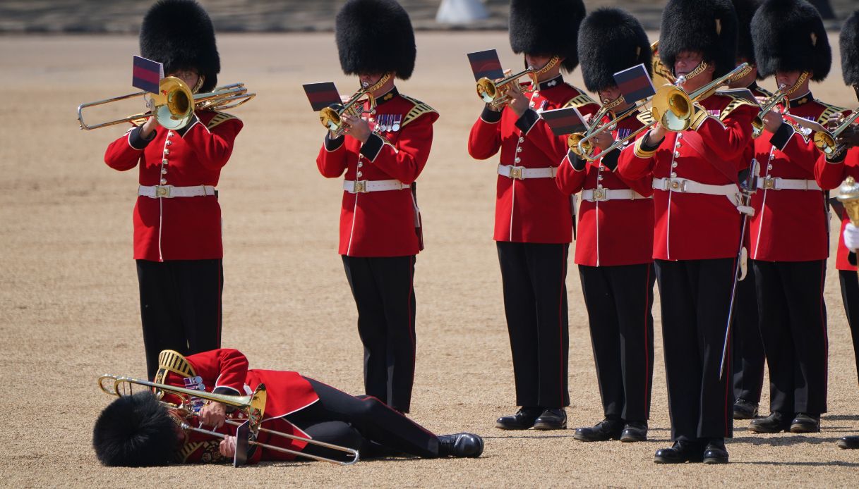 Un soldato è svenuto alle prove generali del Trooping the Colour a causa del caldo