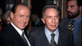 Silvio Berlusconi con le star della tv di ieri e di oggi
