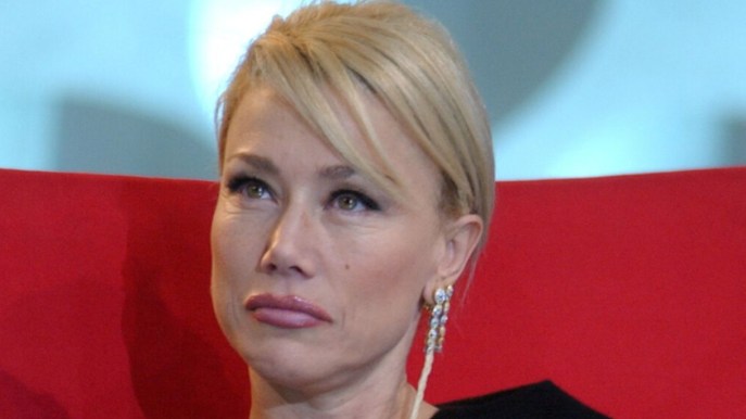 Nancy Brilli in ospedale: vacanze interrotte. Come sta