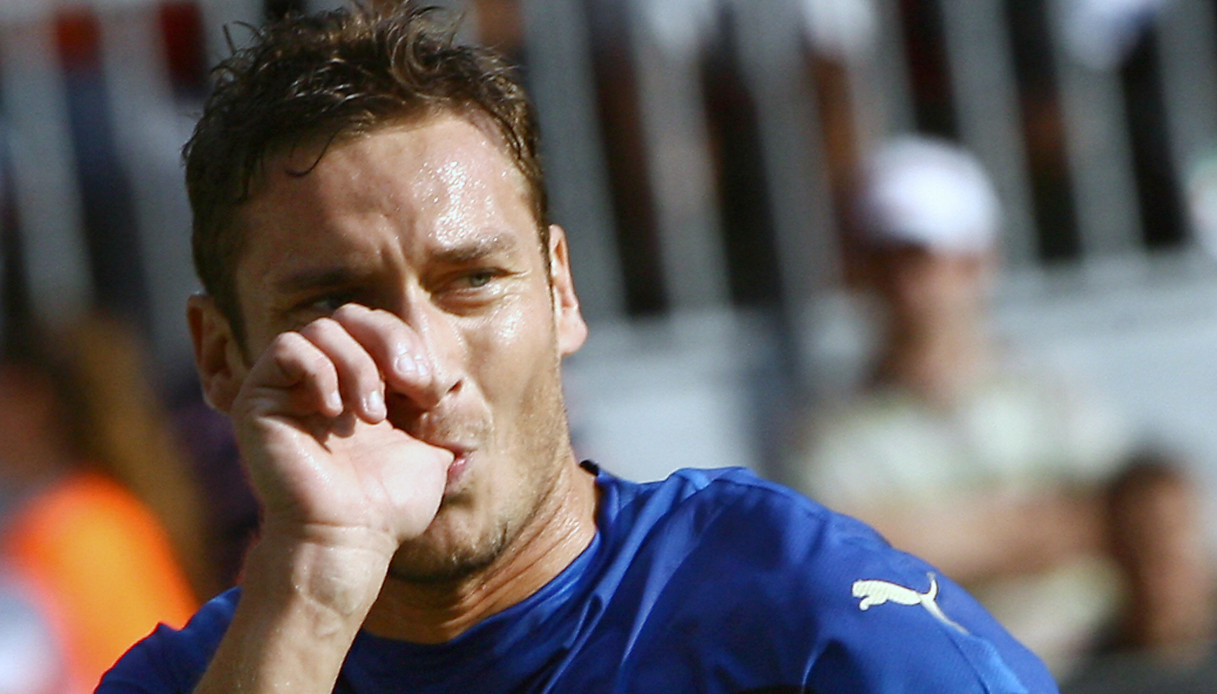 Francesco Totti esulta dopo la partita contro l'Australia nel 2006