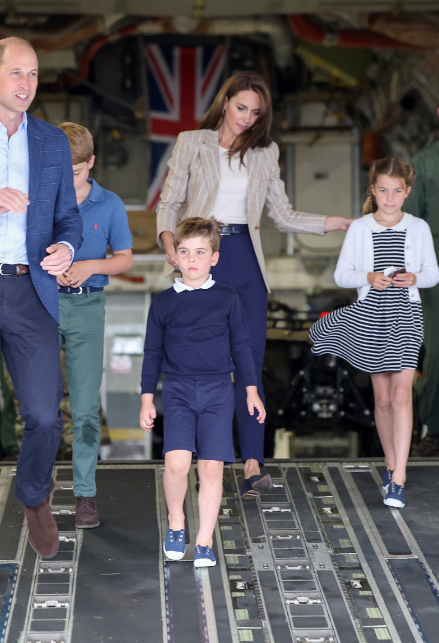 La famiglia reale alla base RAF