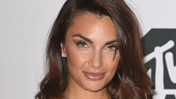 Elettra Lamborghini sviene dopo il concerto: paura per la cantante