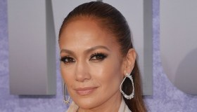 Jennifer Lopez in lingerie verde su Instagram (quasi) al naturale