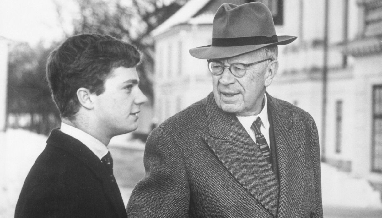 L'allora Principe Ereditario Carlo Gustavo con il nonno, il Re Gustavo Adolfo