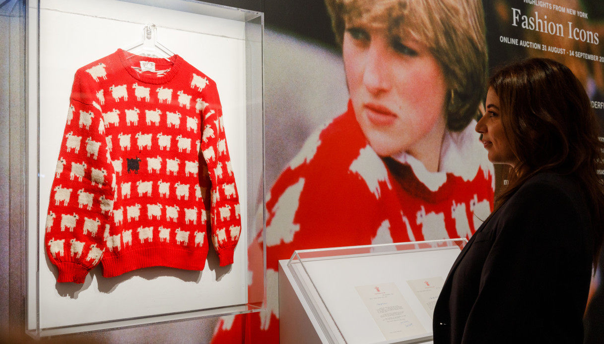 Lady Diana, il suo maglione all'asta