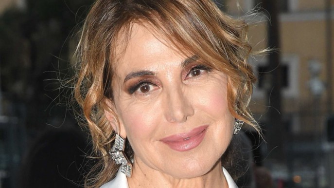 Barbara D’Urso ancora lontana dall’Italia, conquista col bon ton (che sta bene a tutte)