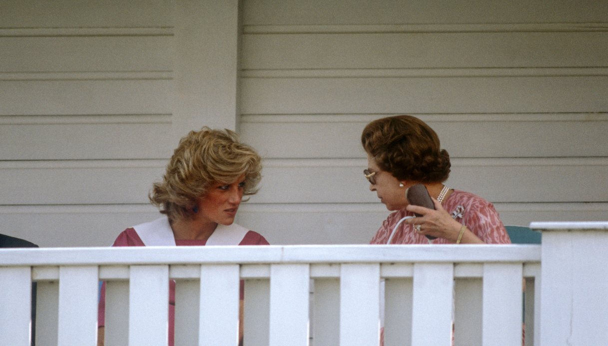 La Principessa Diana insieme alla Regina Elisabetta nel 1984