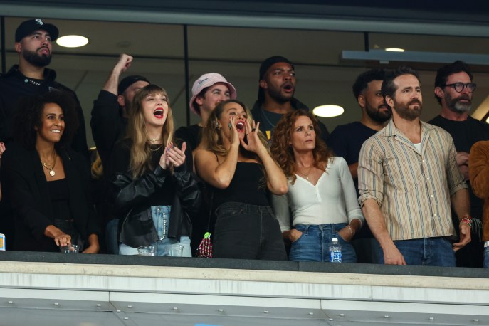 Taylor Swift, Blake Lively e Ryan Rainolds allo stadio