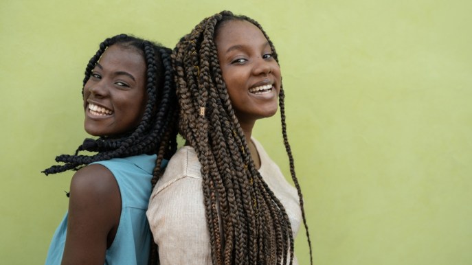 Come realizzare e prendersi cura delle treccine afro