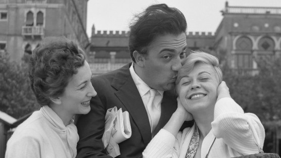 Federico Fellini, da Claudia Cardinale a Sandra Milo: i grandi amori del regista indimenticabile