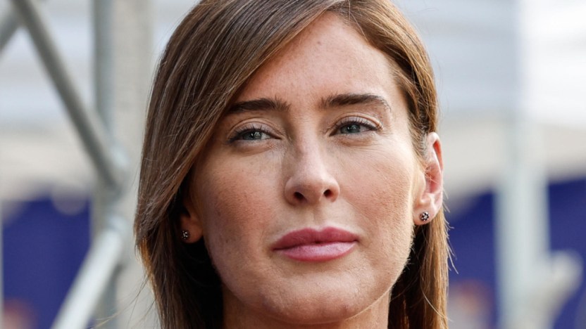 Maria Elena Boschi, sorrisi e abbracci con Giulio Berruti