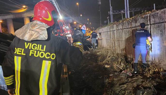 Mestre, tragedia: pullman si ribalta e prende fuoco