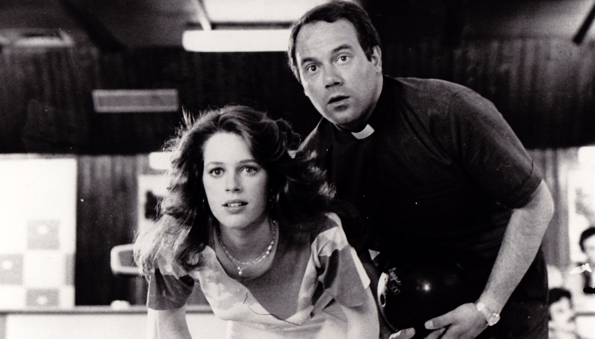 Natasha Hovey e Carlo Verdone in una scena di "Acqua e sapone"