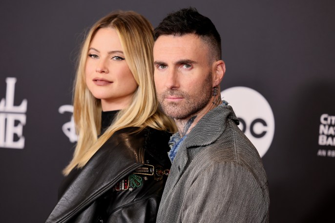 Behati Prinsloo e Adam Levine