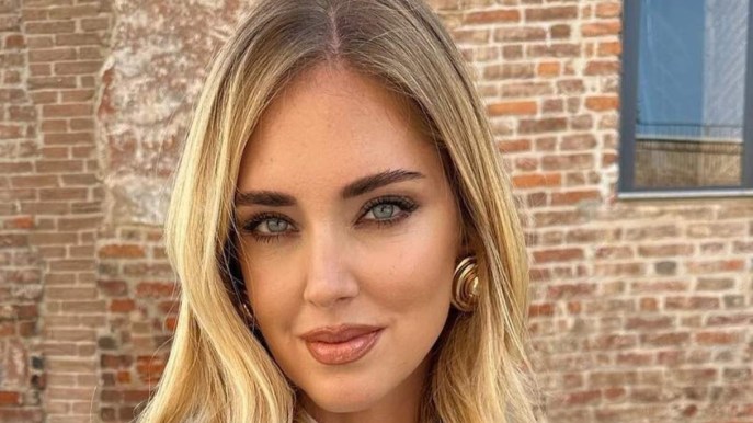 Chiara Ferragni in tubino di vernice, ma un dettaglio “indigna” su Instagram