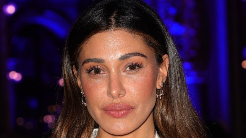 Belen Rodriguez libera da ogni critica: la foto allo specchio in lingerie