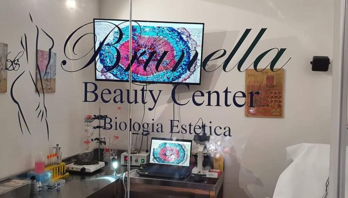 La cabina di biologia estetica aperta da mamma e figlia