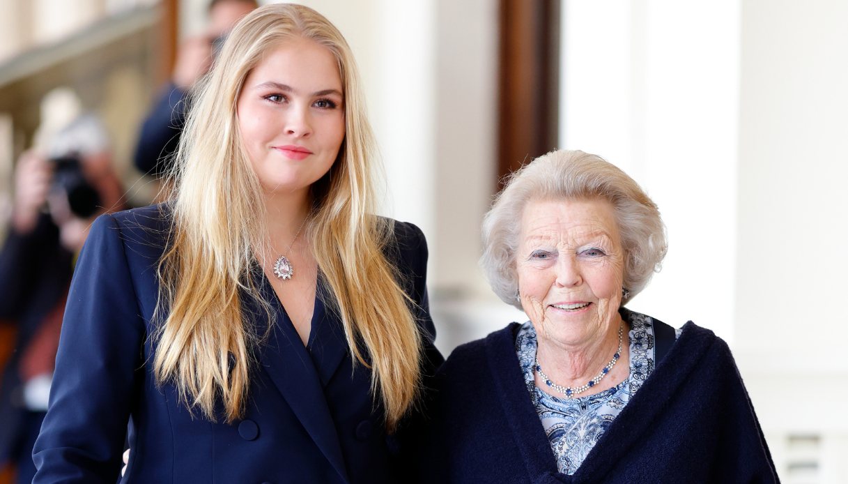 Amalia dei Paesi Bassi con la nonna, la Principessa Beatrice, ex Regina d'Olanda