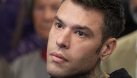 Domenica In, Fedez: “Ho pensato al suicidio”. L’abbraccio in lacrime a Mara Venier