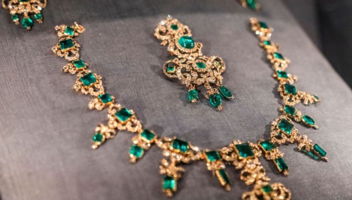 Crown Emerald Parure