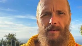 Jovanotti, nuovo intervento alla gamba e la foto dopo l’operazione: come sta