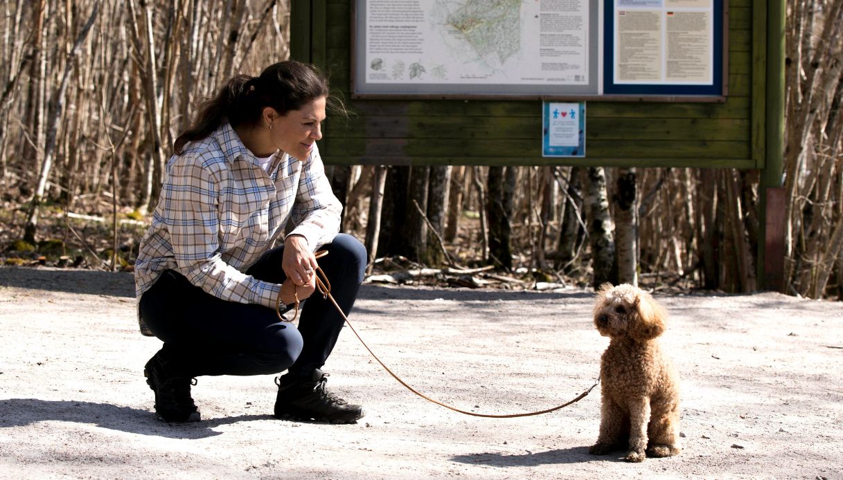 La Principessa Victoria di Svezia con il suo cagnolino Rio