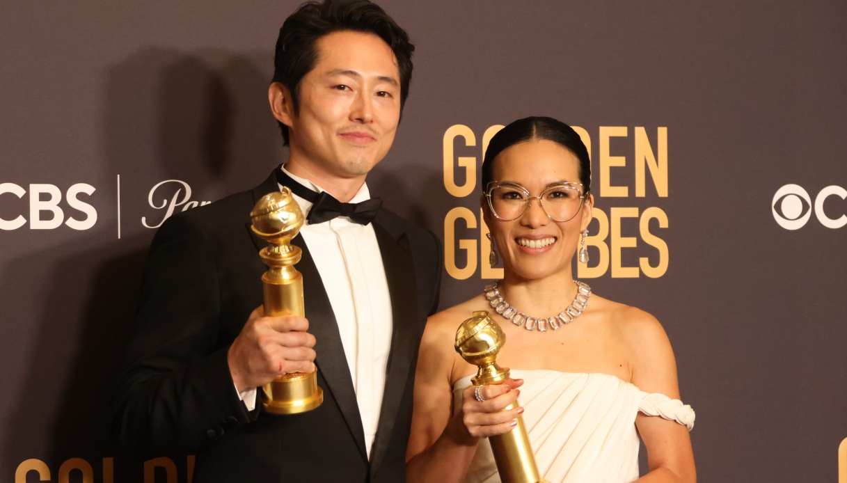 Ali Wong e Steven Yeun vincono ai Golden Globes