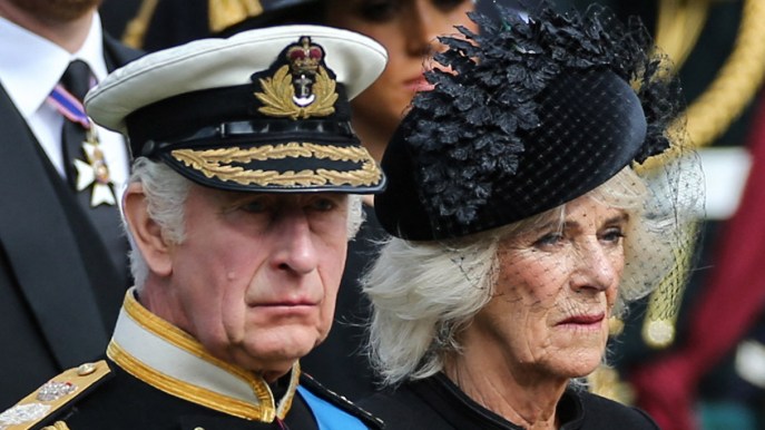 Carlo ha il cancro, condizioni di salute del Re: il drammatico appello ai figli