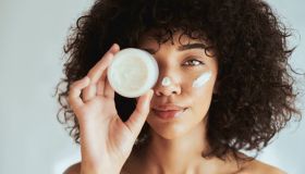 Creme effetto lifting, le migliori per una pelle del viso ringiovanita all’istante