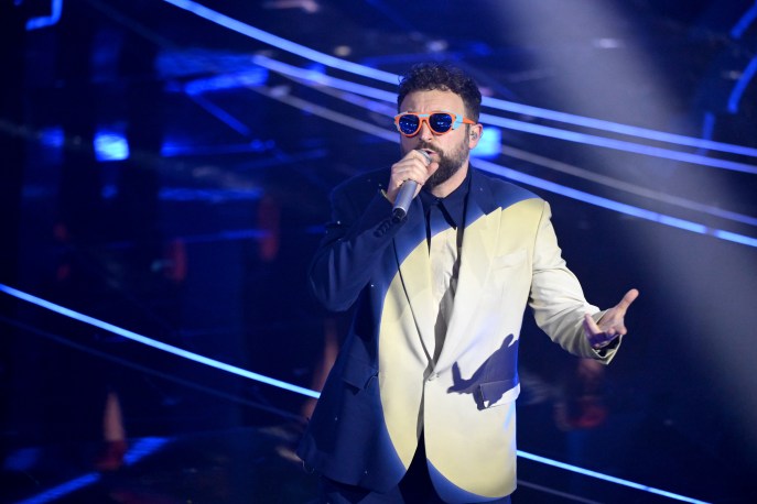 Dargen D'Amico durante la seconda serata di "Sanremo 2024"