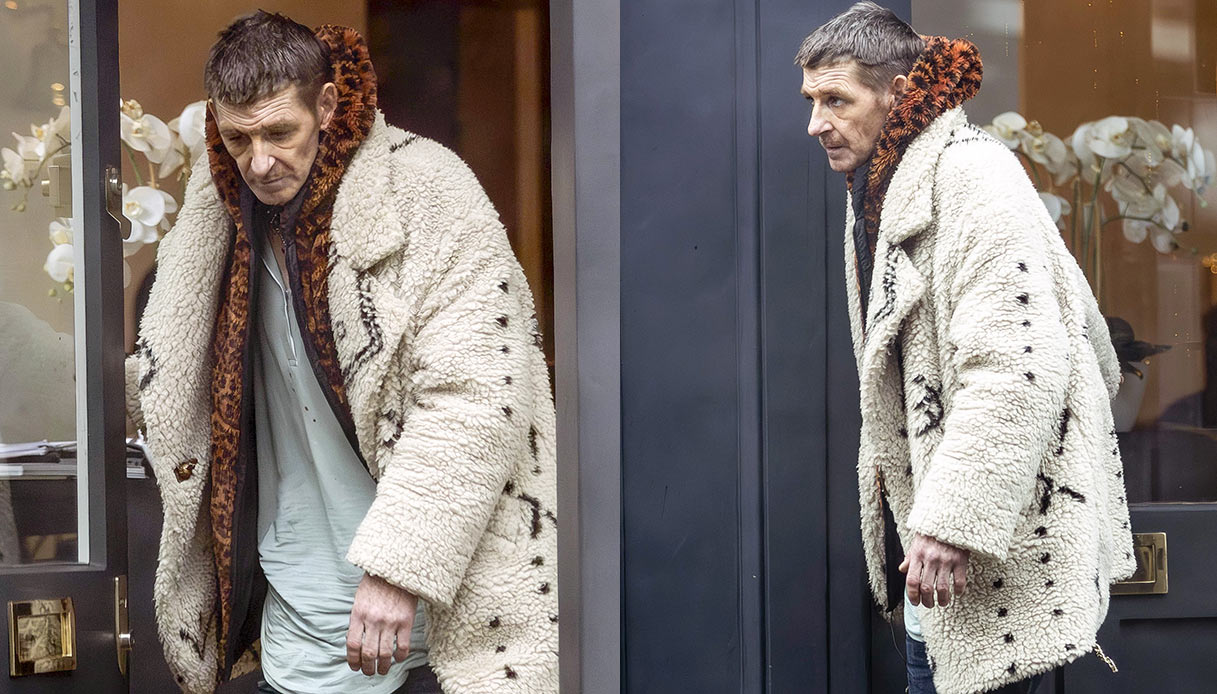 Paul Anderson fotografato a Londra dopo la condanna per uso di crack