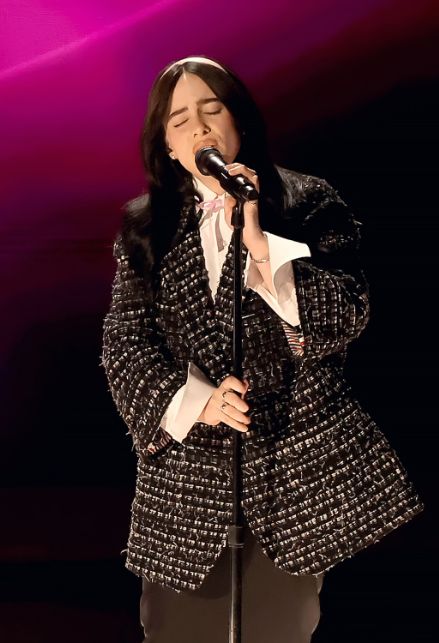La performance di Billie Eilish agli Oscar 2024
