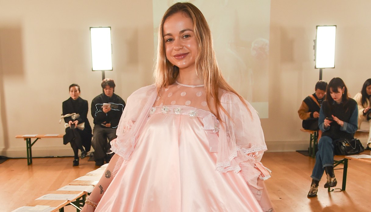 Lady Amelia Windsor alla sfilata di Bora Aksu