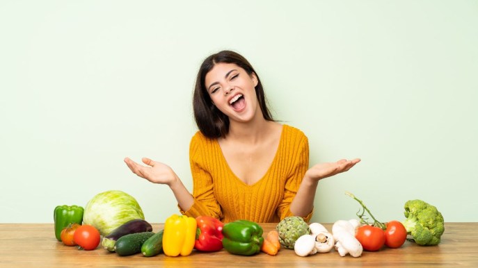 Cosa mangiano i crudisti? Ecco i benefici e controindicazioni di questo stile alimentare