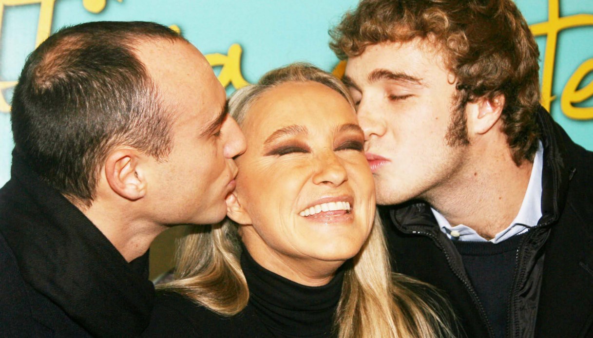 Eleonora Giorgi con i figli Andrea Rizzoli e Paolo Ciavarro