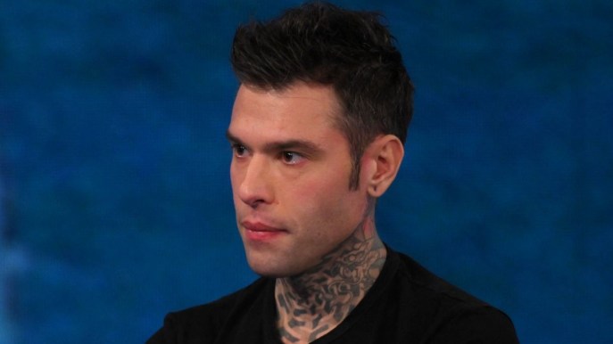 Fedez sulle minacce al figlio Leone: “Per lo Stato italiano non è reato”