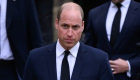 William partecipa ai funerali di Thomas Kingston, il marito di Lady Gabriella