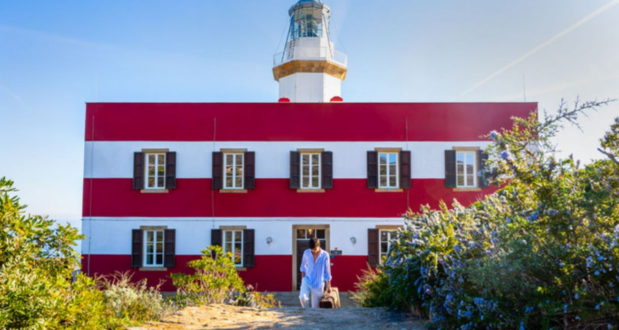 Esterno di Faro Capel Rosso
