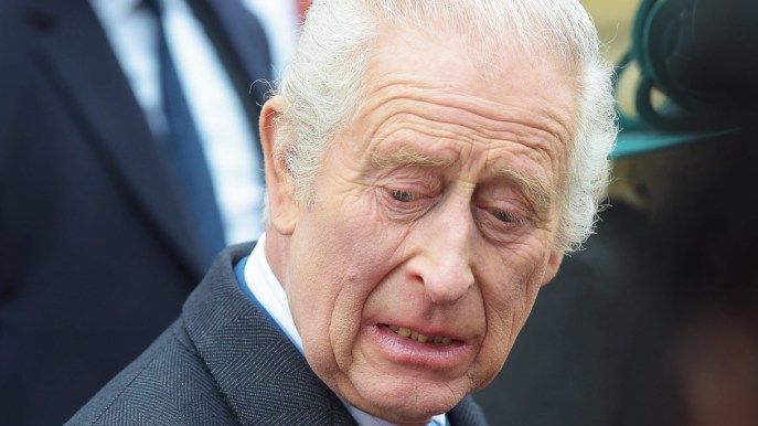 Carlo ha il cancro, condizioni di salute. Il Re sfida i medici e mette a rischio la sua vita