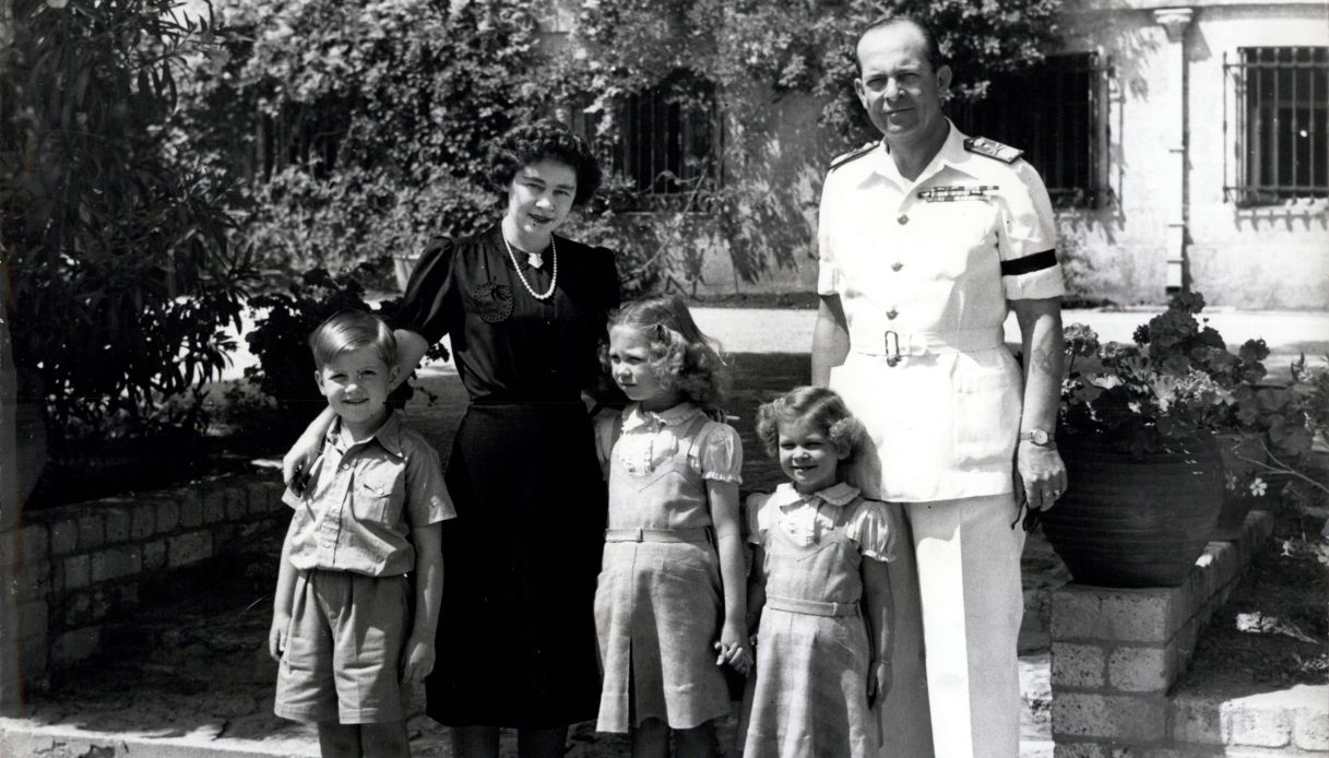 Re Paolo, la Regina Federica e i piccoli Costantino, Sofia e Irene